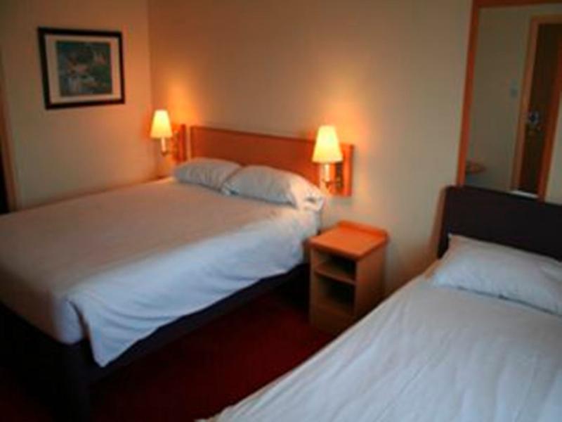 Strensham Days Inn Tewkesbury חדר תמונה