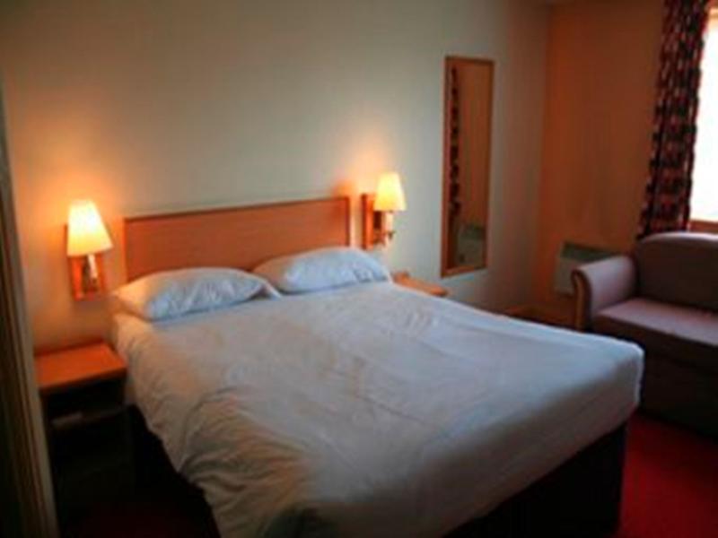 Strensham Days Inn Tewkesbury חדר תמונה