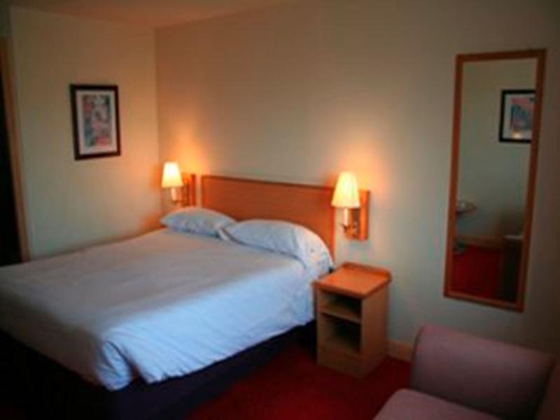 Strensham Days Inn Tewkesbury חדר תמונה
