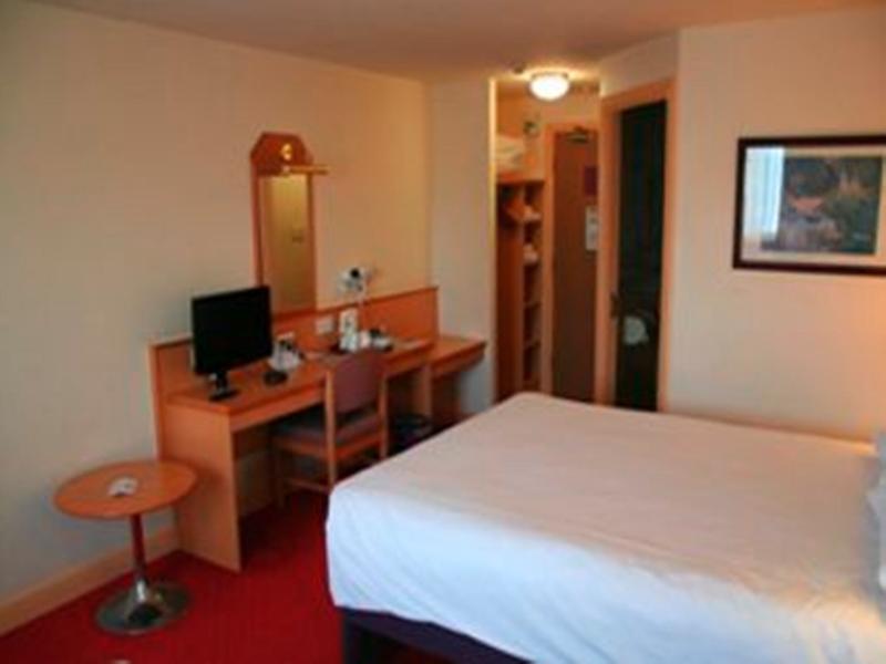 Strensham Days Inn Tewkesbury חדר תמונה
